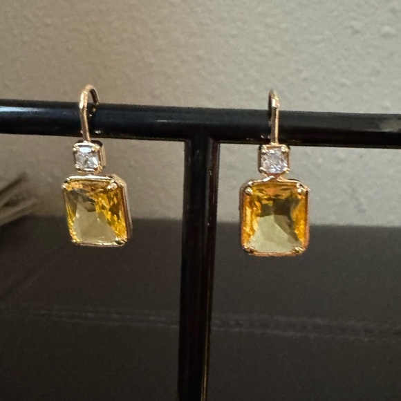 Elegant Gold Drop Earrings - Picture 1 of 3